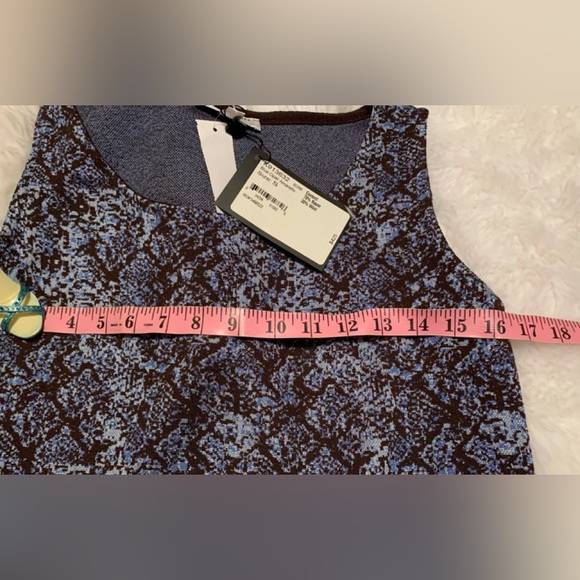 ST.JOHN geometric print blue opal rayon blend heavier shell size small NWT - Picture 7 of 13